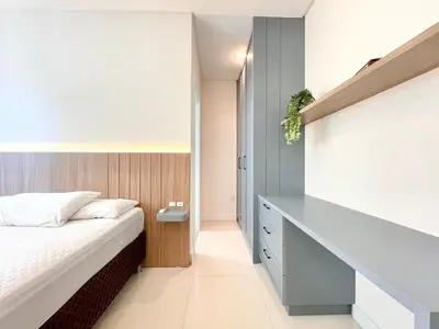 Uma cama ou camas num quarto em Meia Praia Rua 292 - 3 Suítes próximo Mar AT001