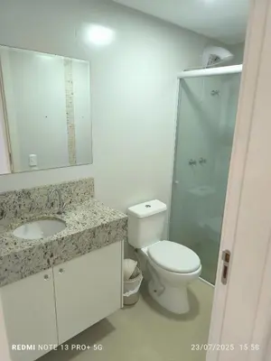 Uma casa de banho em AP Maria Augusta