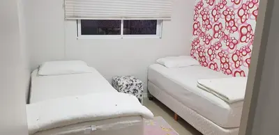 A planta de Ótimo apt 3 suítes, 2 garagens, 75 m da praia, ar