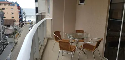 A planta de Ótimo apt 3 suítes, 2 garagens, 75 m da praia, ar