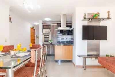 A cozinha ou kitchenette de Apartamento a 200m da Praia de Bombas