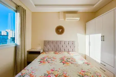 Uma cama ou camas num quarto em Praia de Palmas - Lindo Apto a 450m do Mar - 0493