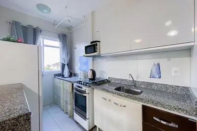 A cozinha ou kitchenette de Praia de Palmas - Lindo Apto a 450m do Mar - 0493