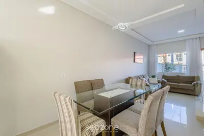 Uma área de estar em Casa c/ 2 Suítes e Churrasqueira LRM0226