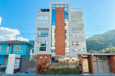 Uma vista geral da montanha ou uma vista da montanha a partir do apartamento