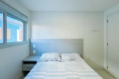 Uma cama ou camas num quarto em Praia de Palmas - 80 metros da praia - 0496
