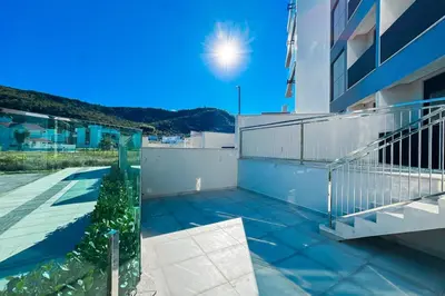 Uma vista geral da montanha ou uma vista da montanha a partir do apartamento