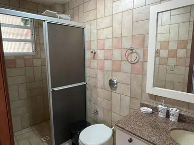 Uma casa de banho em Apartamento com 03 dormitórios