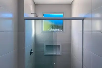 Uma casa de banho em Apto térreo garden com jacuzzi privativa - 0488