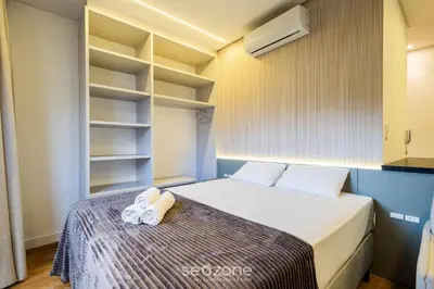 Uma cama ou camas num quarto em Studio c/ churrasqueira a 220m da Praia SFR0302