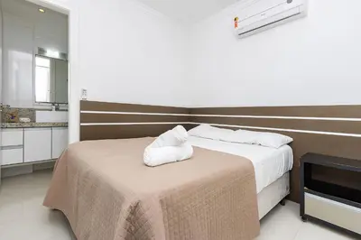 A planta de Solar das Ilhas 203 – Lindo Apartamento com Ótimo Custo-Benefício, a Poucos Metros da Praia de 4 Ilhas.
