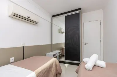 A planta de Solar das Ilhas 203 – Lindo Apartamento com Ótimo Custo-Benefício, a Poucos Metros da Praia de 4 Ilhas.
