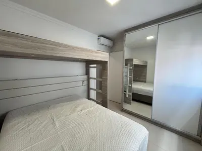 Uma cama ou camas num quarto em Residencial Luize 201 – Um apartamento encantador, a apenas 3 minutos a pé do mar na Praia de Palmas