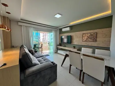 Uma área de estar em Residencial Luize 201 – Um apartamento encantador, a apenas 3 minutos a pé do mar na Praia de Palmas