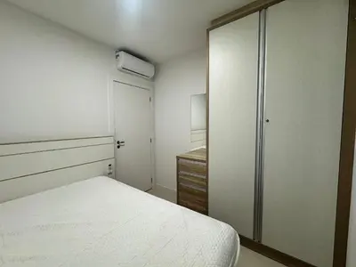 Uma cama ou camas num quarto em Residencial Luize 201 – Um apartamento encantador, a apenas 3 minutos a pé do mar na Praia de Palmas