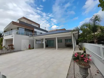 O edifício onde o apartamento está situado
