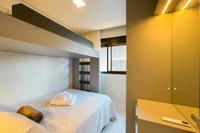 Uma cama ou camas num quarto em Apto alto padrão frente mar - 0354