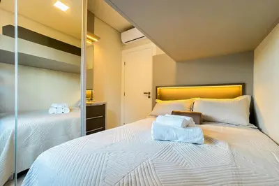 Uma cama ou camas num quarto em Apto alto padrão frente mar - 0354