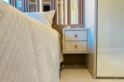 Uma cama ou camas num quarto em Apto alto padrão frente mar - 0354