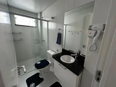Uma casa de banho em Apto em condomínio com lazer completo!