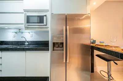 A cozinha ou kitchenette de Turim 2 Suítes Quadra Mar by Achei Camboriú