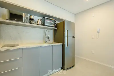 A cozinha ou kitchenette de Sua estadia exclusiva a poucos passos do Mar em Meia Praia - FFS