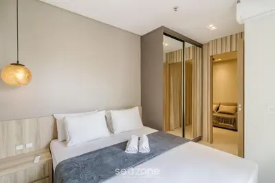 Uma cama ou camas num quarto em Sua estadia exclusiva a poucos passos do Mar em Meia Praia - FFS