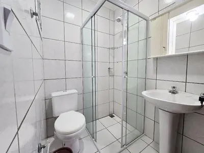 Uma casa de banho em 112 - Apto com 2 quartos a poucos passos do mar!