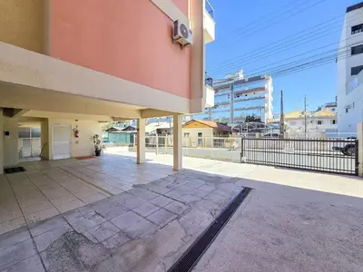 Uma varanda ou terraço em 112 - Apto com 2 quartos a poucos passos do mar!
