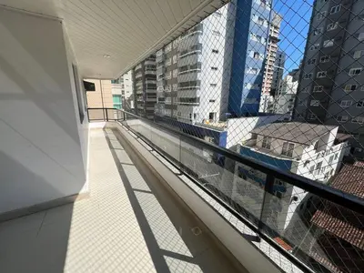 A planta de Apartamento amplo e completo a menos de 100m da praia Meia Praia, Itapema SC