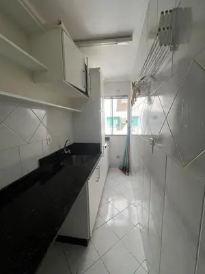 A cozinha ou kitchenette de Apartamento amplo e completo a menos de 100m da praia Meia Praia, Itapema SC