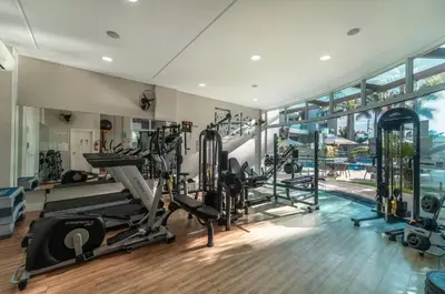 O centro de fitness e/ou as comodidades de fitness de Cobertura com jacuzzi 2 minutos da praia