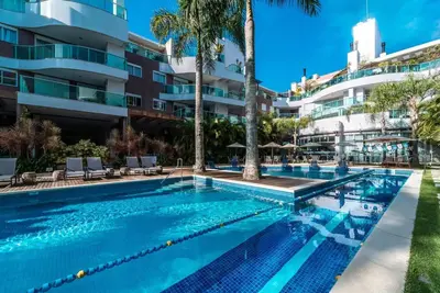 A piscina em ou perto de Cobertura com jacuzzi 2 minutos da praia