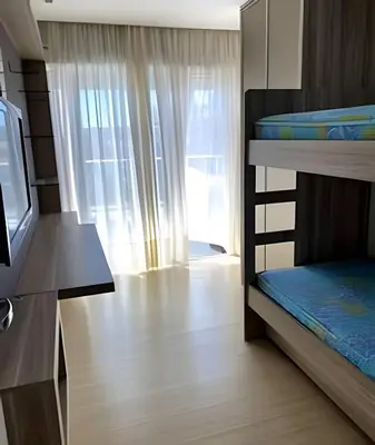 Uma cama ou camas num quarto em Cobertura com jacuzzi 2 minutos da praia