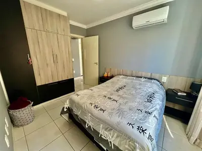 Uma cama ou camas num quarto em Apartamento 3 Quartos 300m da praia