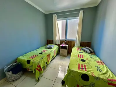 Uma cama ou camas num quarto em Apartamento 3 Quartos 300m da praia