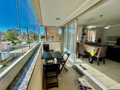 Uma varanda ou terraço em Apartamento 3 Quartos 300m da praia