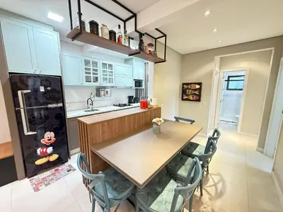 A cozinha ou kitchenette de Cód 110 - Apartamento espetacular à 280m do mar