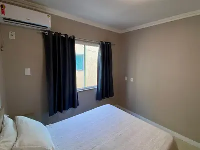 Uma cama ou camas num quarto em Apartamentos em Bombinhas
