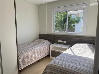 Uma cama ou camas num quarto em 233 Hospede-se no Boulevard Bombinhas Centro