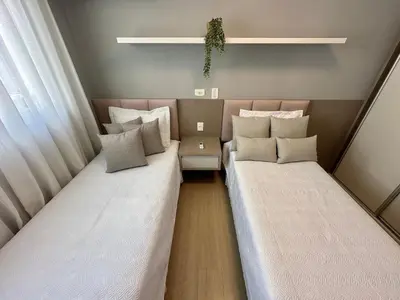 Uma cama ou camas num quarto em 128A - Boulevard Bombinhas – até 6 pessoas