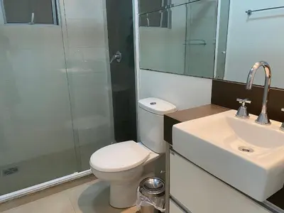 Uma casa de banho em 233A - Boulevard Bombinhas 06 pessoas com piscina