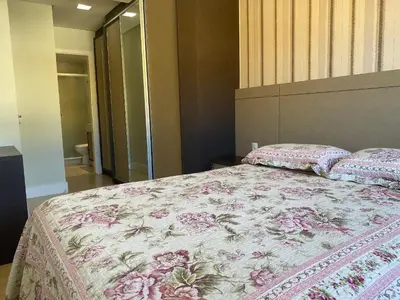 Uma cama ou camas num quarto em 233A - Boulevard Bombinhas 06 pessoas com piscina
