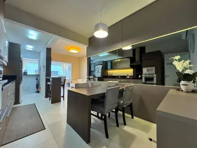 A cozinha ou kitchenette de Plazza de Palmas - Apartamento mobiliado e equipado na Praia de Palmas, em condomínio com área de lazer completa.