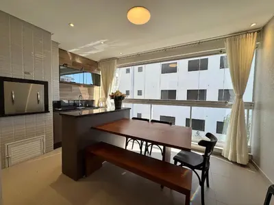 A cozinha ou kitchenette de Plazza de Palmas - Apartamento mobiliado e equipado na Praia de Palmas, em condomínio com área de lazer completa.