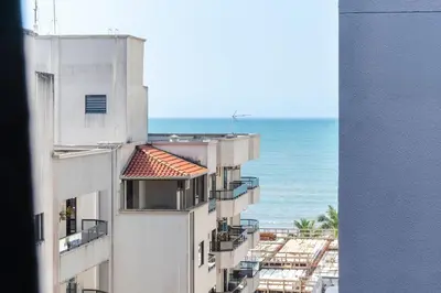 Uma vista do mar geral ou uma vista do mar a partir do apartamento