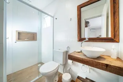 Uma casa de banho em Flat em Residencial - Entre Bombinhas e 4 Ilhas