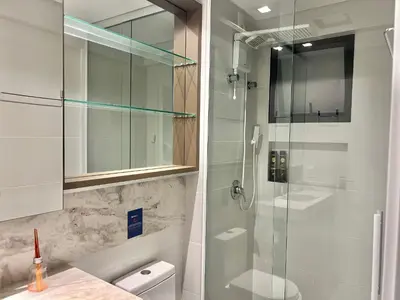 Uma casa de banho em Apto vista MAR na praia de Palmas! ZI01I
