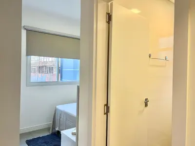 Uma cama ou camas num quarto em Lindo! Apto completo na Praia de Palmas! ZI02I