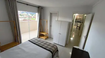 Uma cama ou camas num quarto em Linda Cobertura Bombinhas - perto PRAIA- AR Condicionado em todos ambientes Churrasqueira - Comporta 10 pessoas